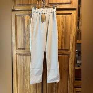 Berbeda minimal Teach pants new with tags , water repellant